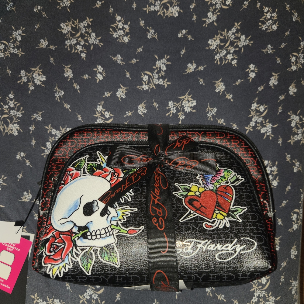Ed Hardy Black Bag with Skull and Heart Motif - Picture 2 of 2